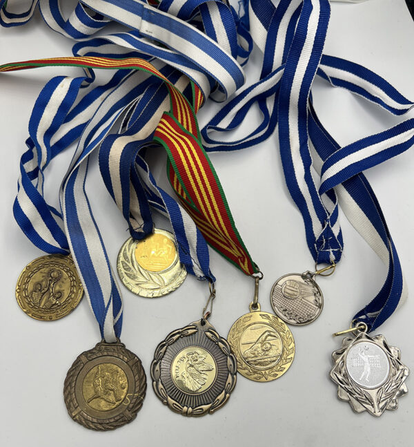 Lot 31 αθλητικά μετάλλια - Image 4