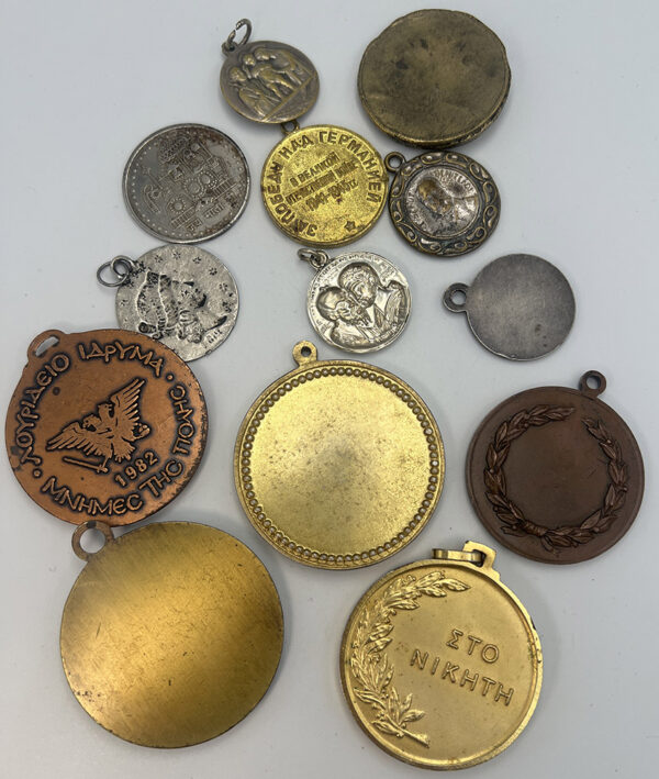 Lot 13 μετάλλια - Image 2